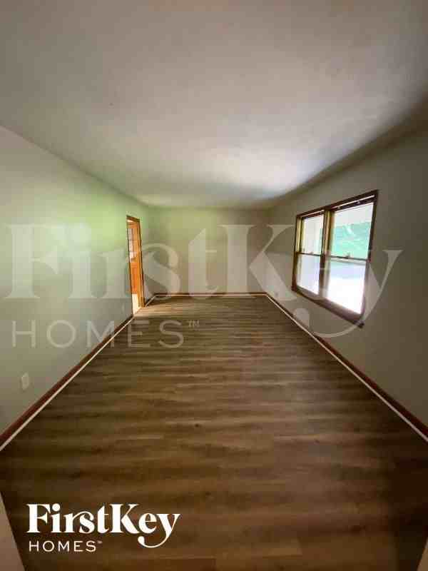 6646 Birchwood Ct - Photo 3 of 11