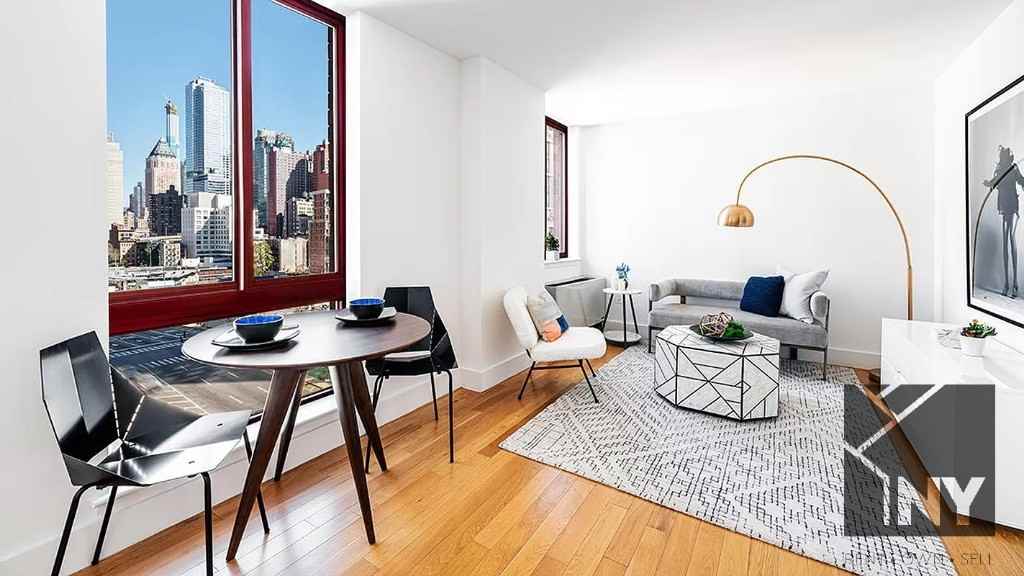 W 35th St #17B - Photo 2 of 5