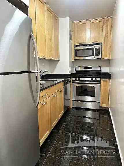 333 E 49th St #7K - Photo 3 of 5