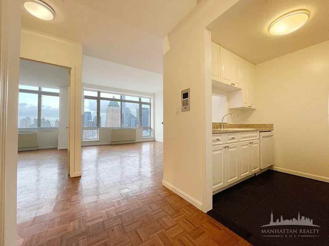 W 43rd St #45E - Photo 2 of 10