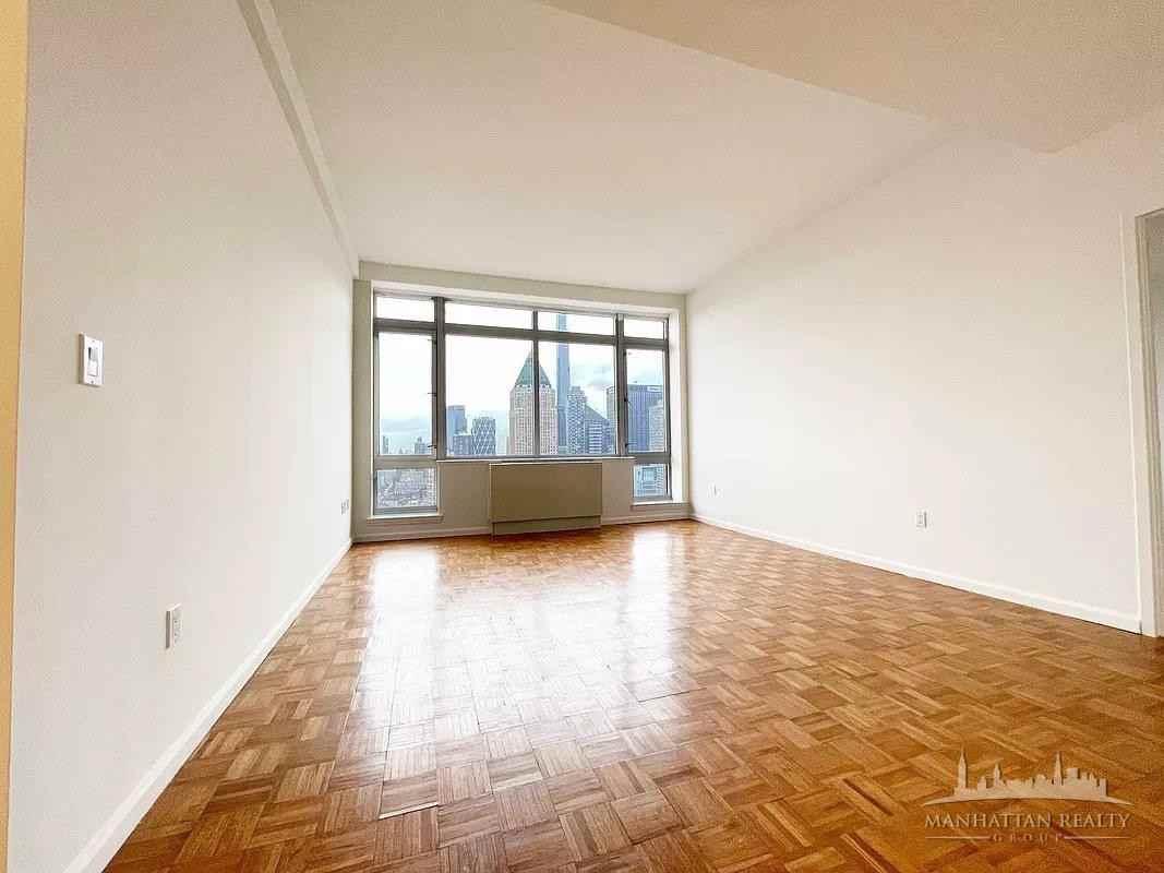 W 43rd St #45E - Photo 3 of 10