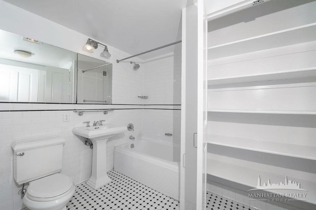 W 43rd St #18D - Photo 5 of 10