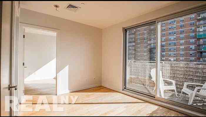 Montrose Ave #704 - Photo 3 of 10