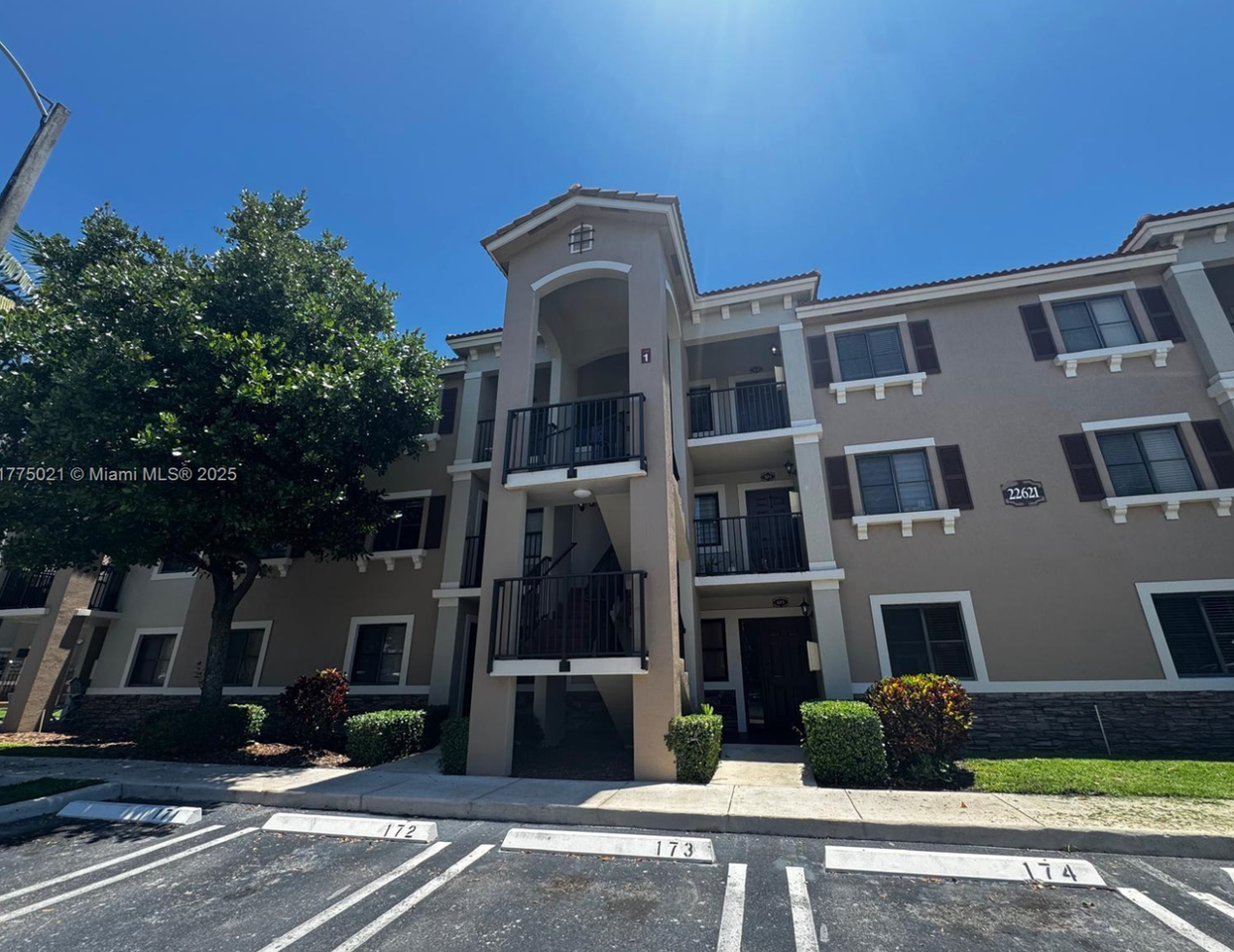 22621 Sw 88th Pl #302 - Photo 3 of 10