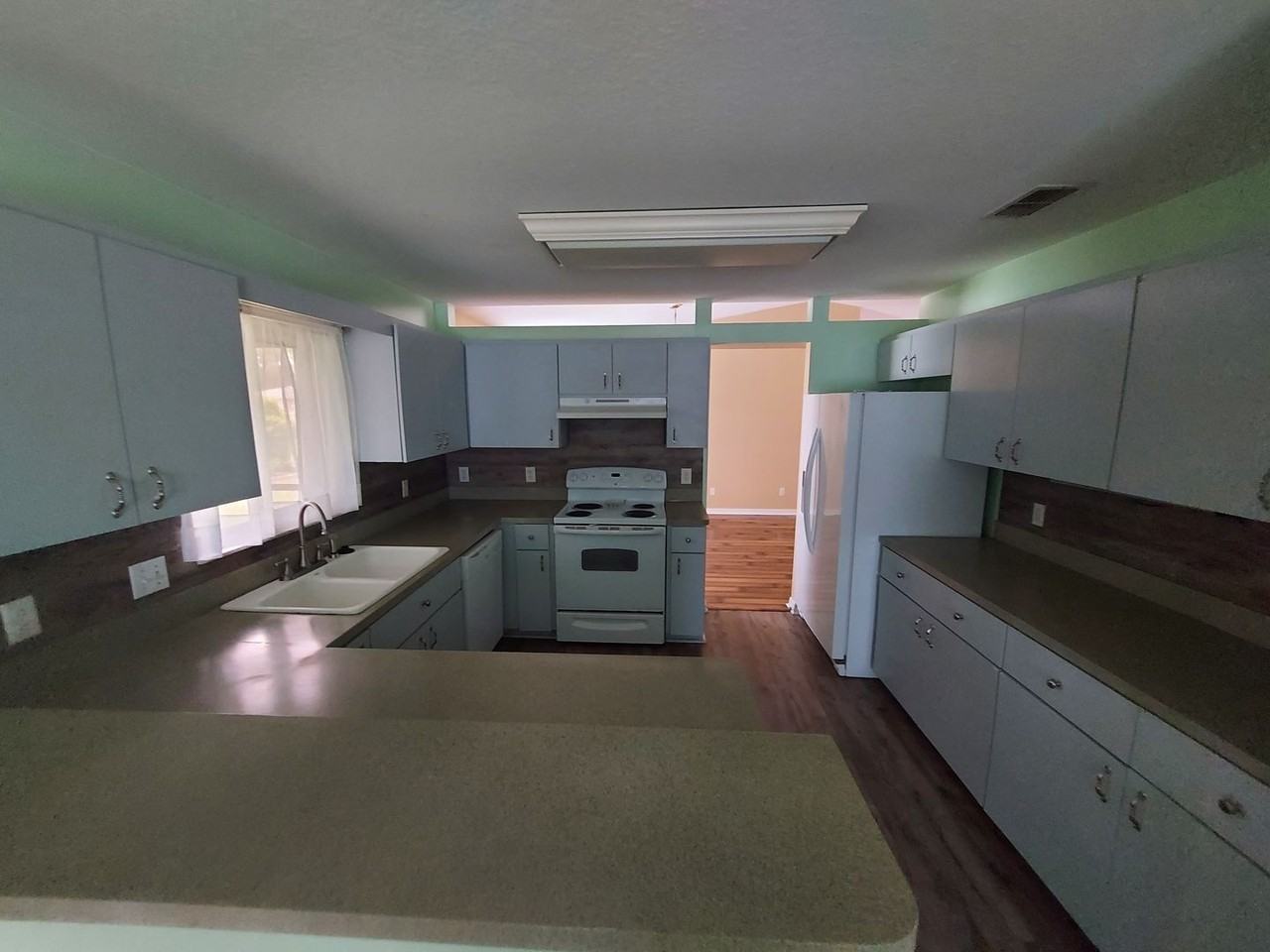 6114 Sw 104th St - Photo 4 of 12