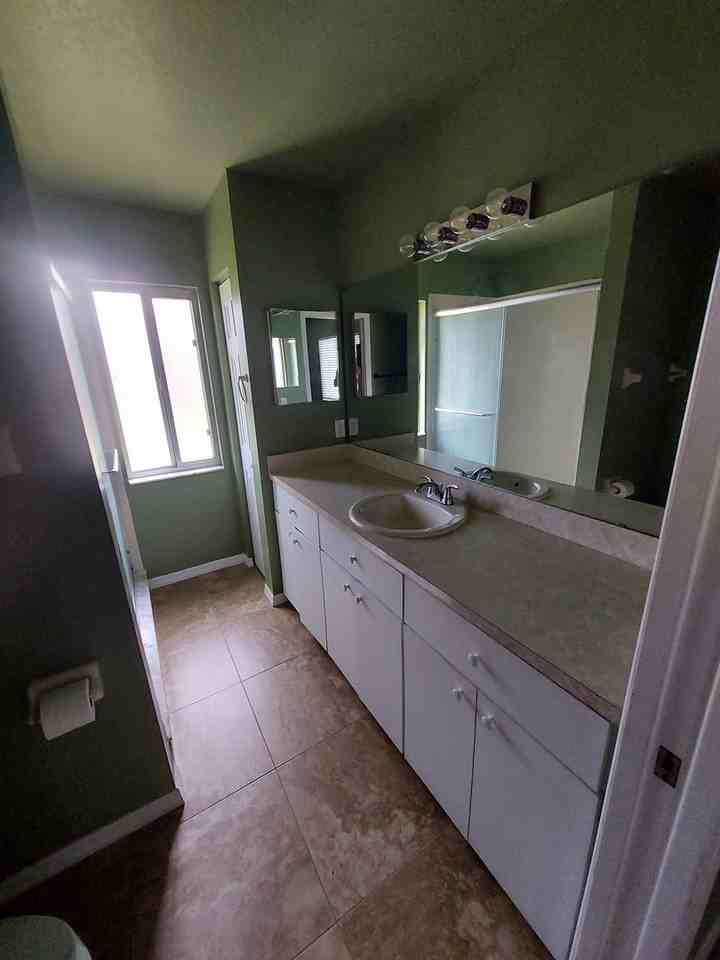 6114 Sw 104th St - Photo 6 of 12