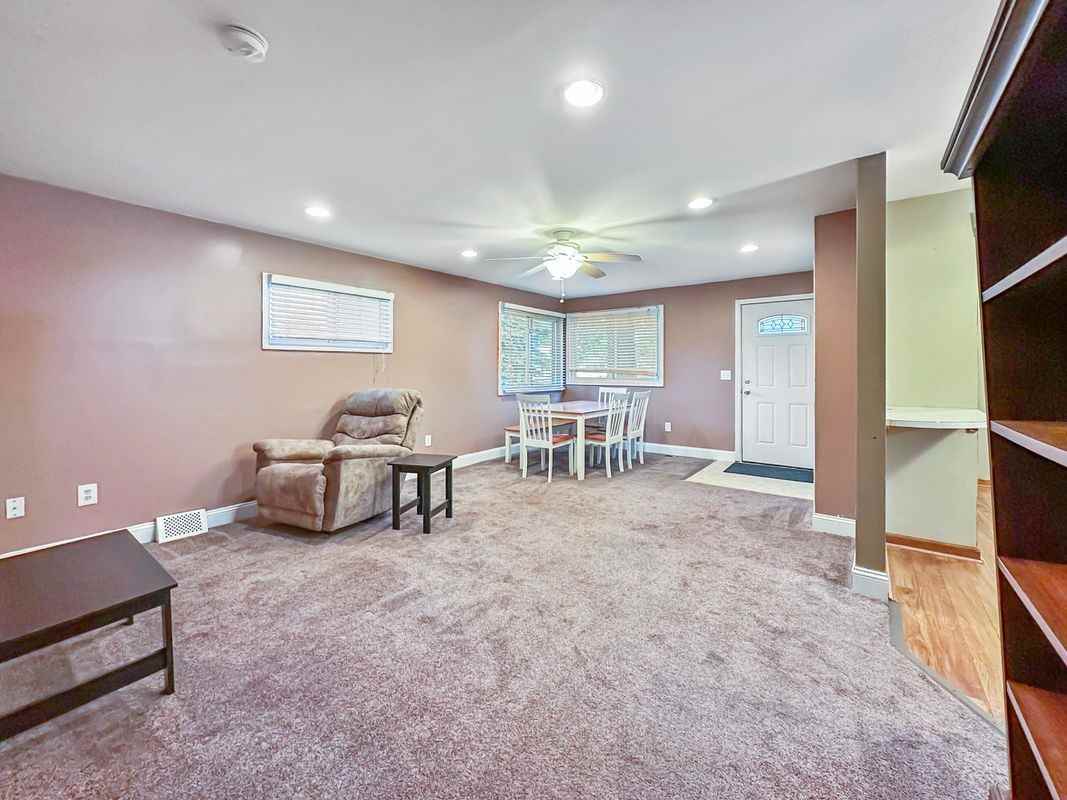 32380 Maplewood St - Photo 2 of 17