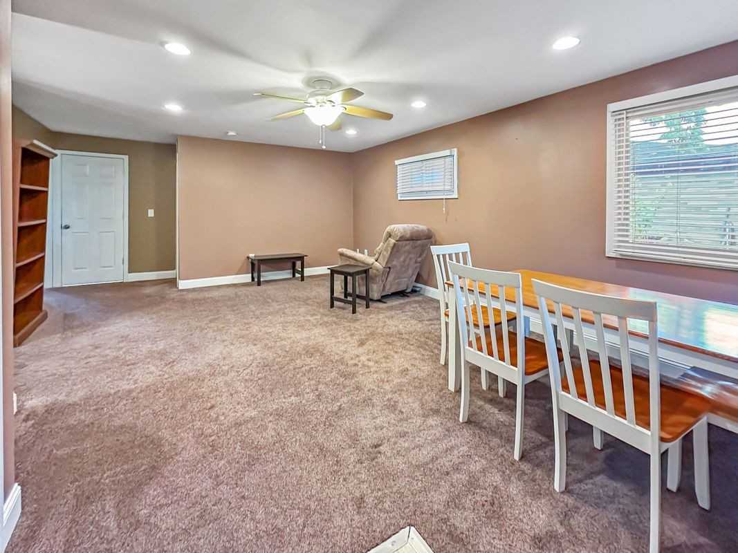 32380 Maplewood St - Photo 3 of 17