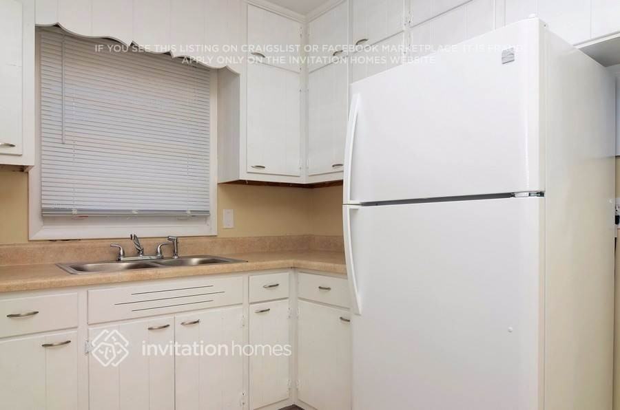 405 Jefferson Ave - Photo 5 of 17