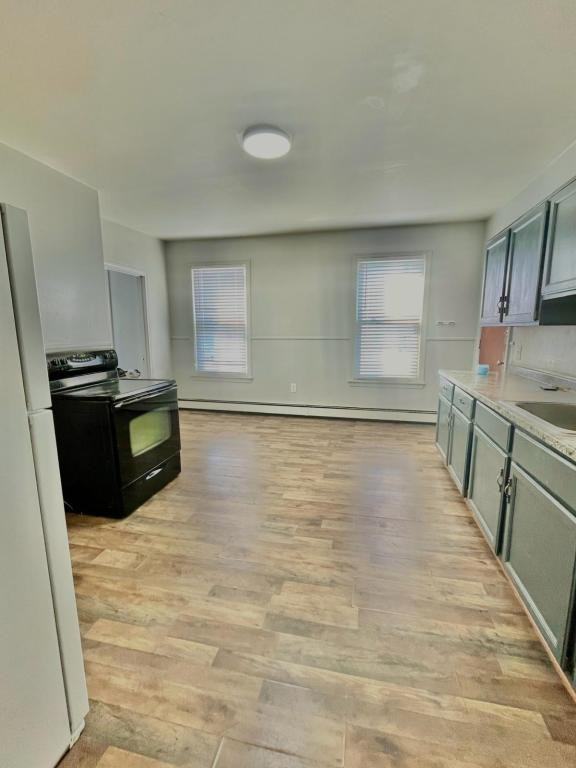 142 Oxford St Apt 3 - Photo 2 of 11