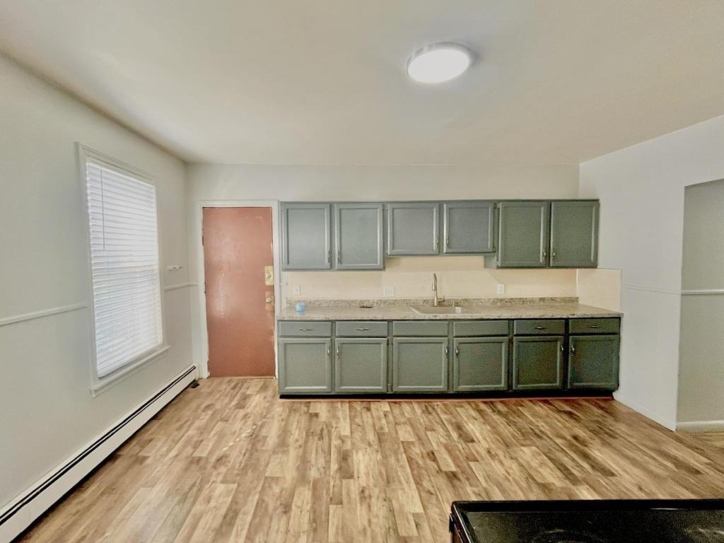 142 Oxford St Apt 3 - Photo 3 of 11