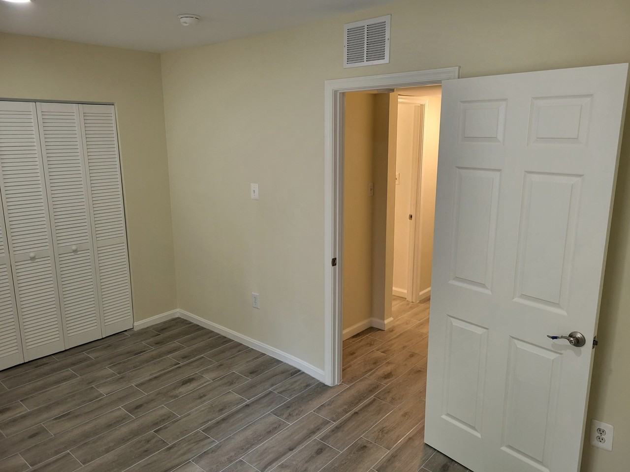 2622 Sherman Ave Nw #B - Photo 2 of 18