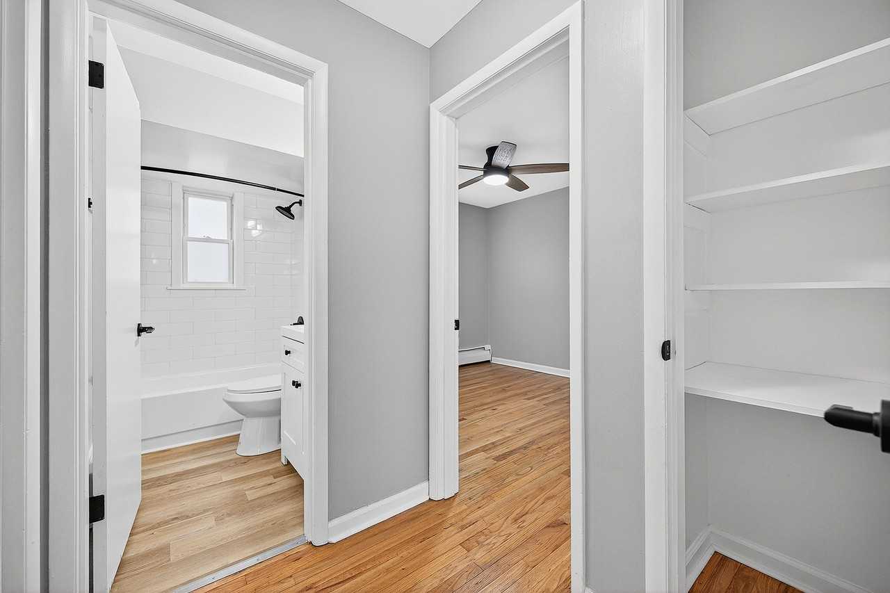 Oakley Square - Photo 4 of 19