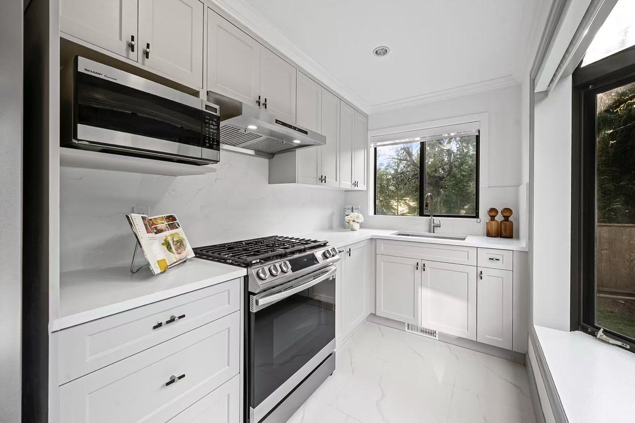 2523 Westhill Dr - Photo 3 of 20