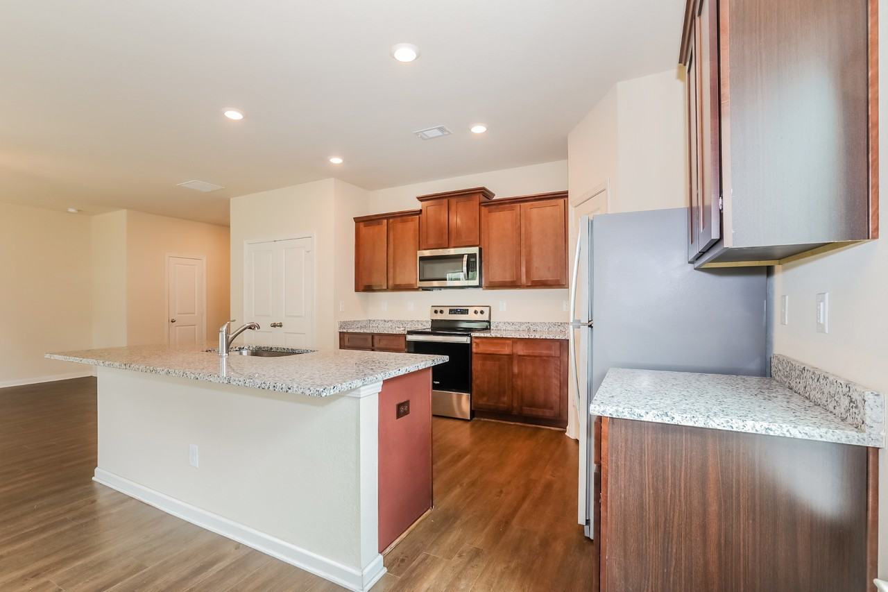 956 956 Creekview Road - Photo 5 of 20