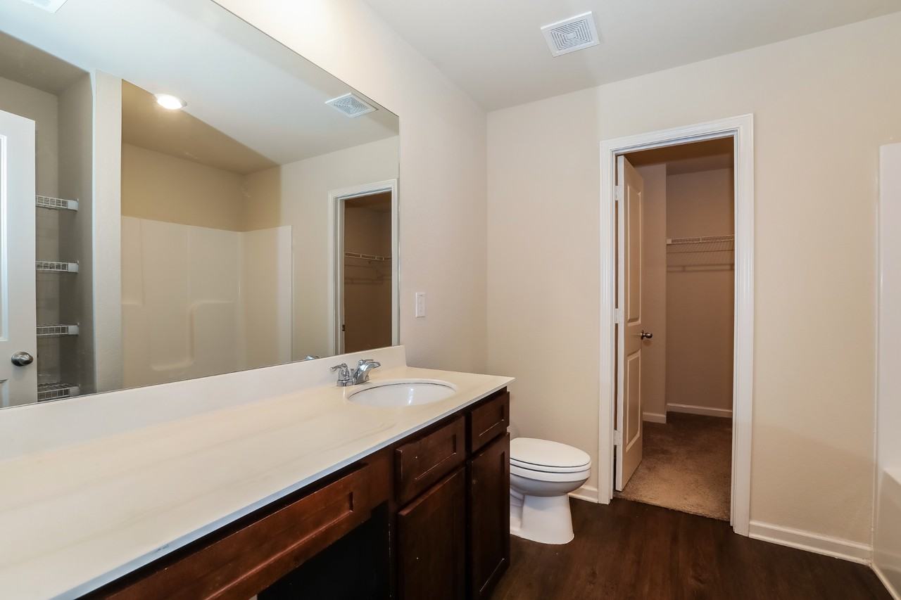 956 956 Creekview Road - Photo 7 of 20