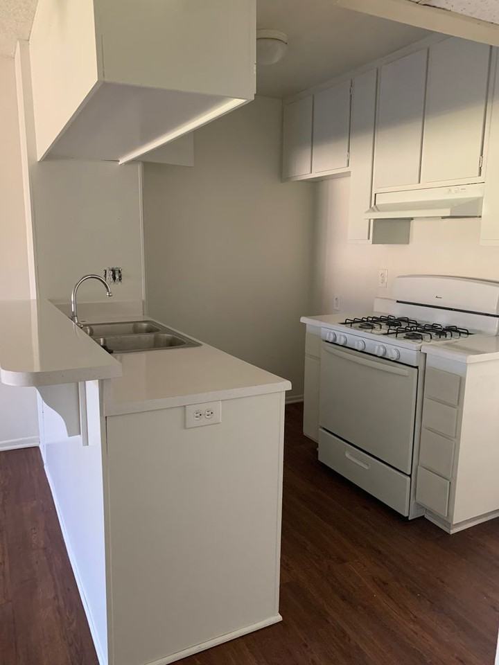 18414 Vincennes St - Photo 4 of 19