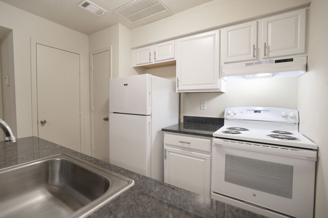 Grand Palms - Photo 2 of 42