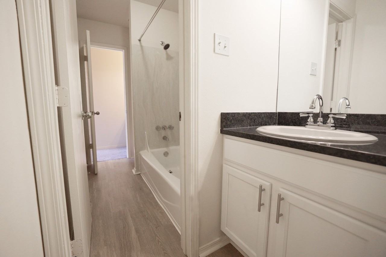 Grand Palms - Photo 7 of 42