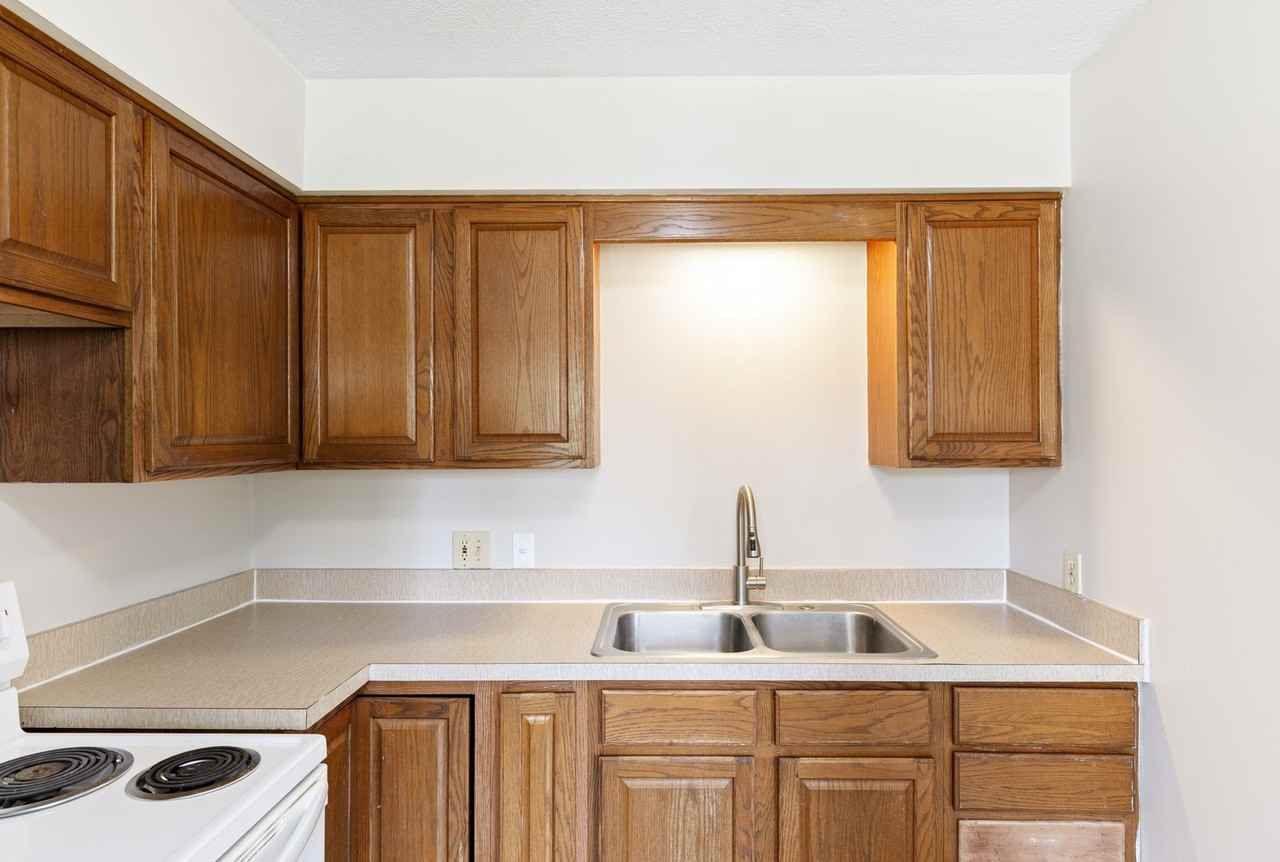 Brentwood Apartments (460 Silver LLC) - Photo 4 of 20