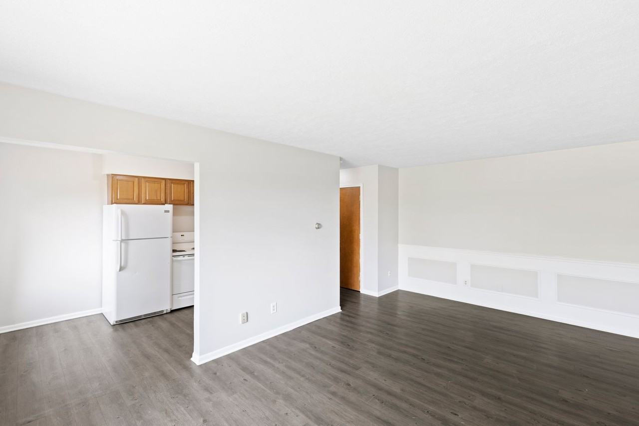 Brentwood Apartments (460 Silver LLC) - Photo 6 of 20