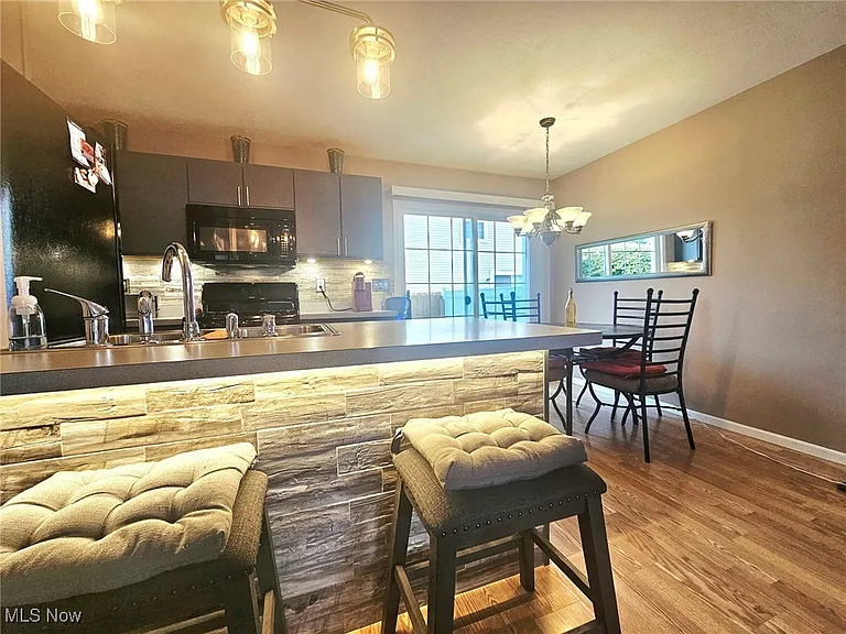 3204 Deer Trl - Photo 3 of 8