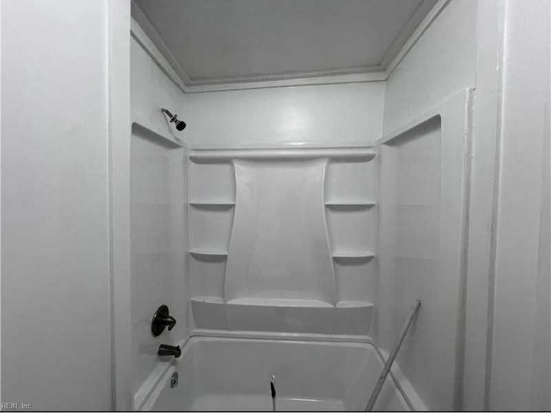 1529 Vine St - Photo 2 of 21