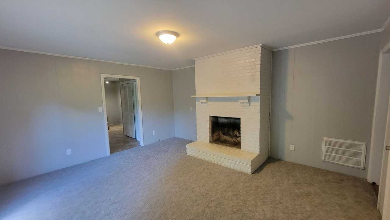 1482 Tom Hall St - Photo 3 of 8