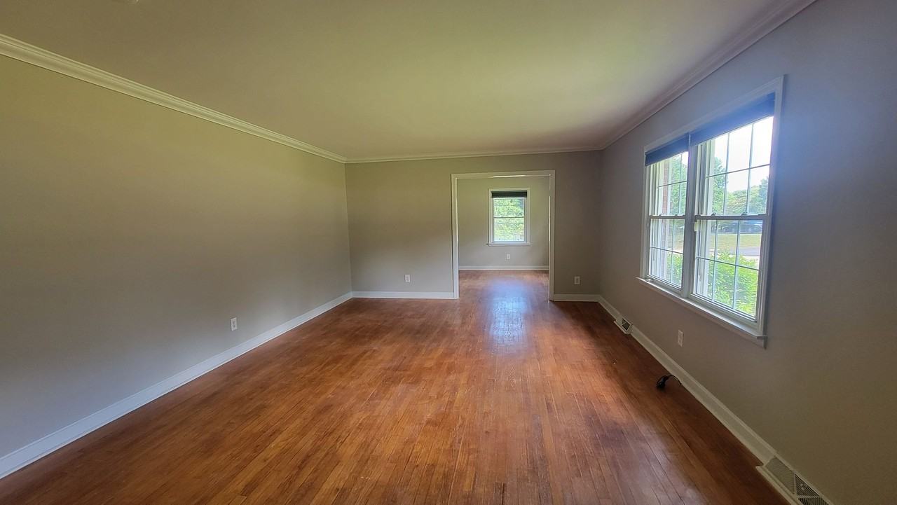 1482 Tom Hall St - Photo 4 of 8