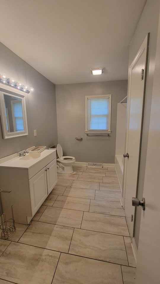 1482 Tom Hall St - Photo 6 of 8