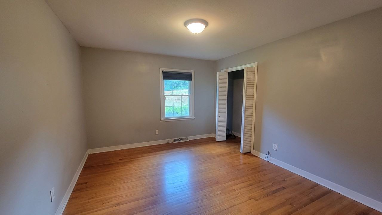 1482 Tom Hall St - Photo 7 of 8