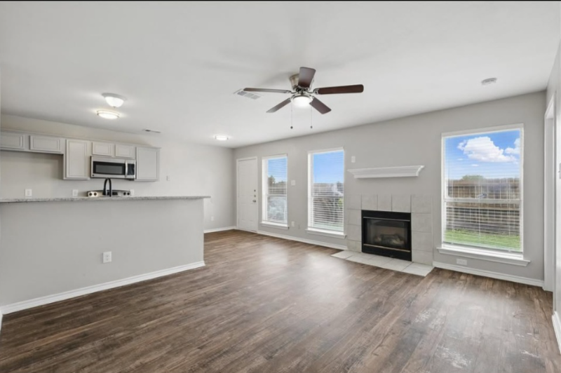 310 California Dr - Photo 3 of 12