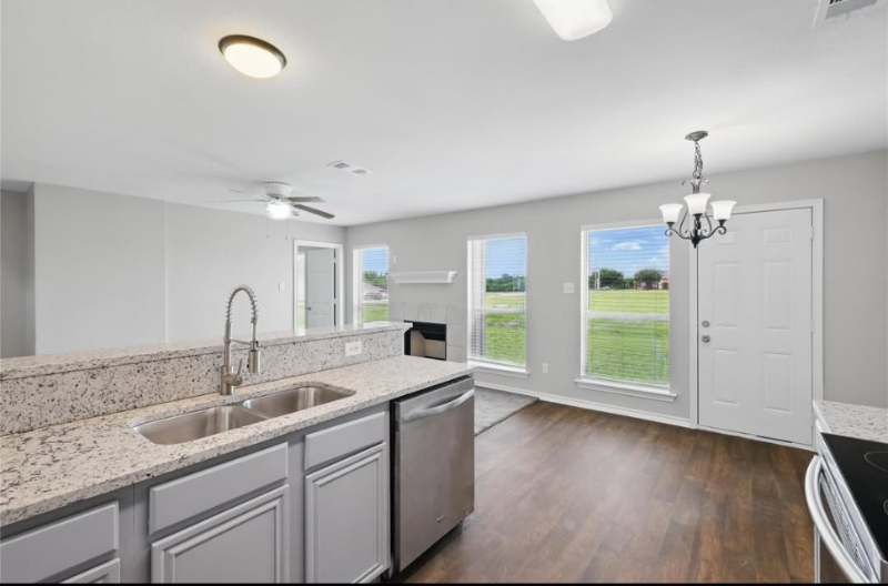 310 California Dr - Photo 7 of 12