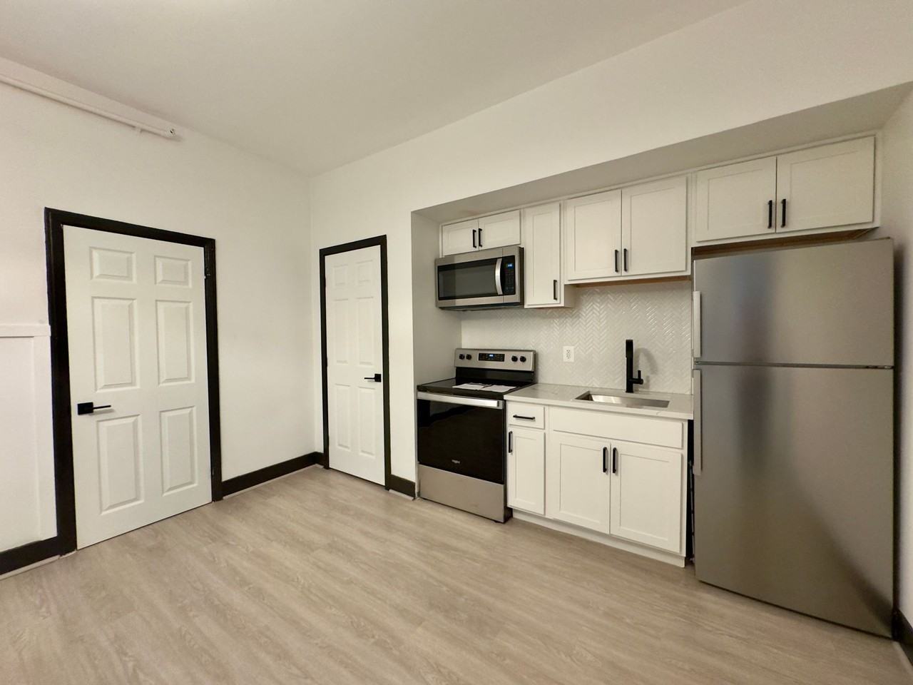 1005 N Charles St - Photo 4 of 23