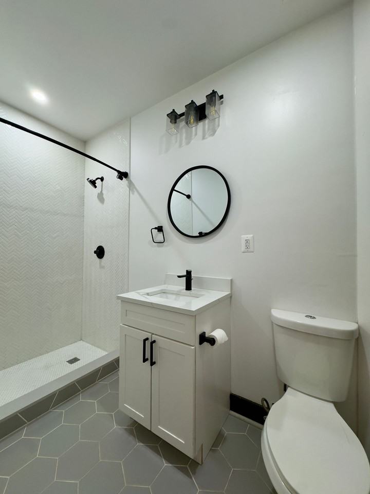 1005 N Charles St - Photo 6 of 23