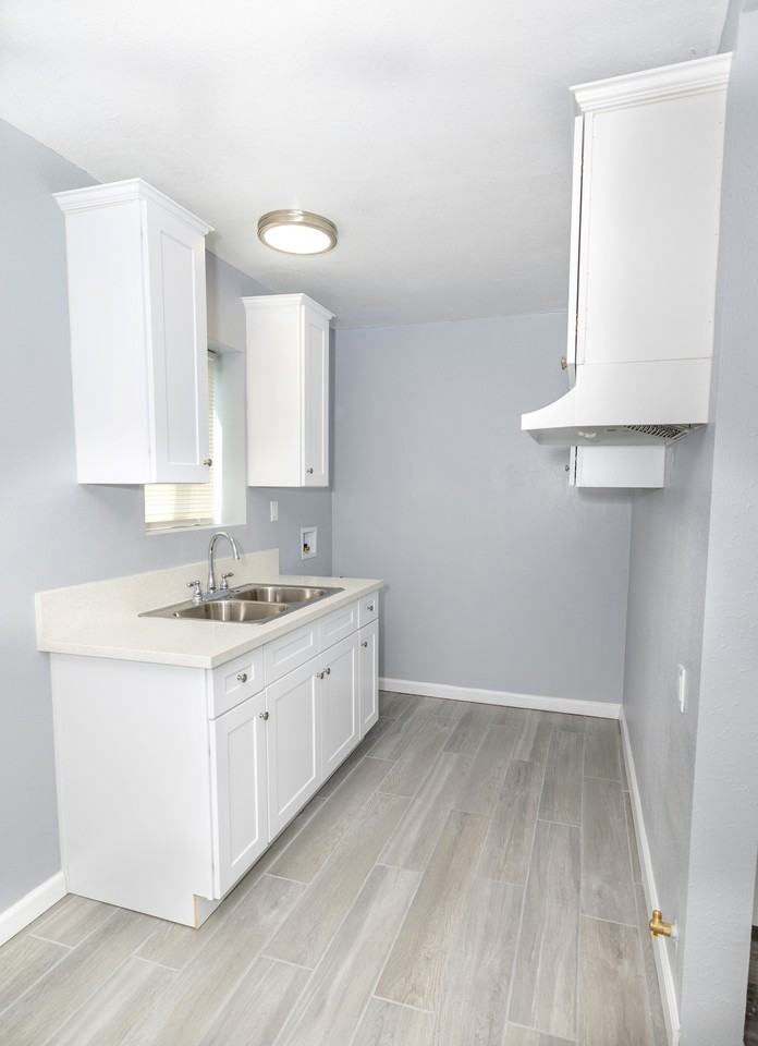 1132 East Hyde Park Boulevard #1132 1/2 - Photo 5 of 6