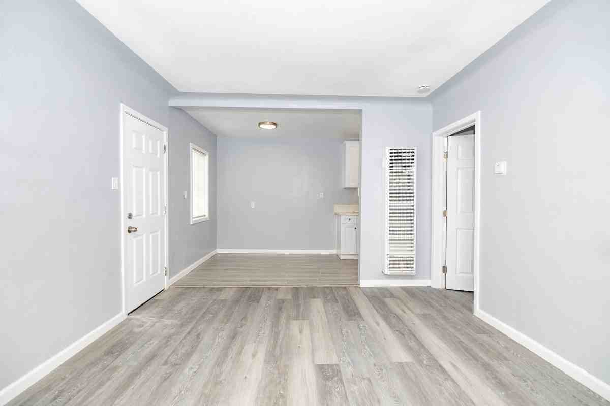 1132 East Hyde Park Boulevard #1132 1/2 - Photo 2 of 6