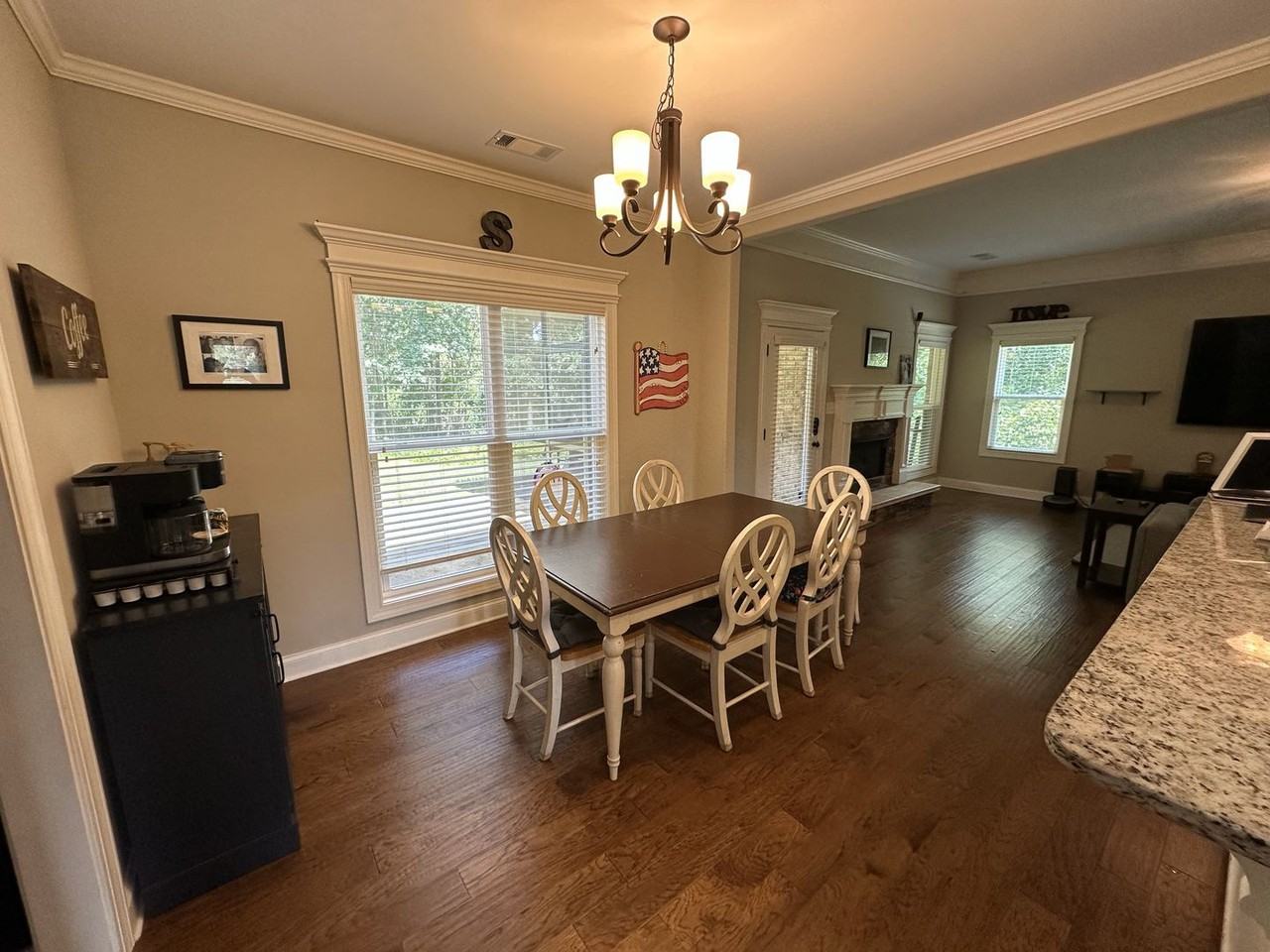 10 Laurel Rdg - Photo 3 of 7