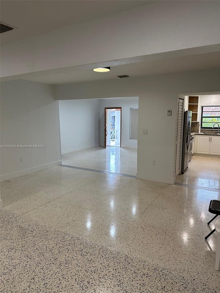 1685 Sw 15th St #NA - Photo 3 of 11