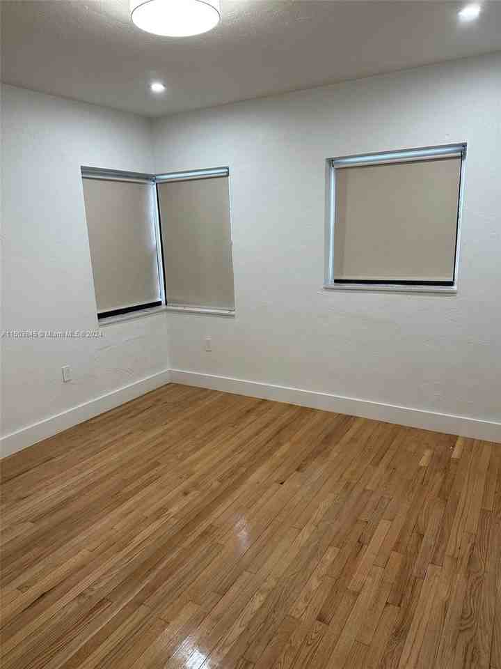 1685 Sw 15th St #NA - Photo 4 of 11