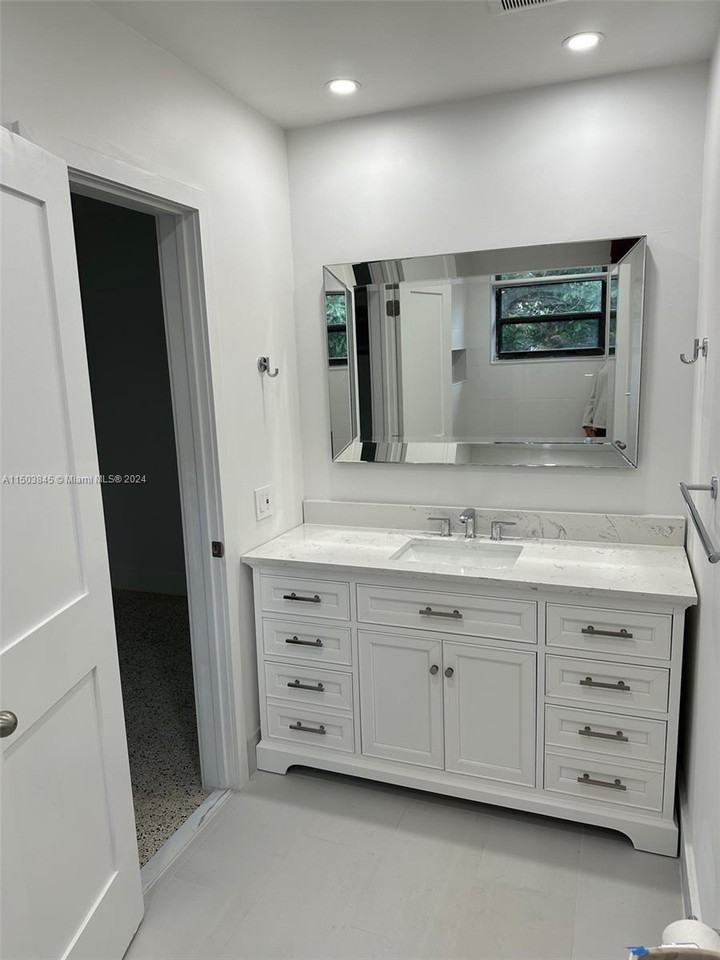 1685 Sw 15th St #NA - Photo 7 of 11