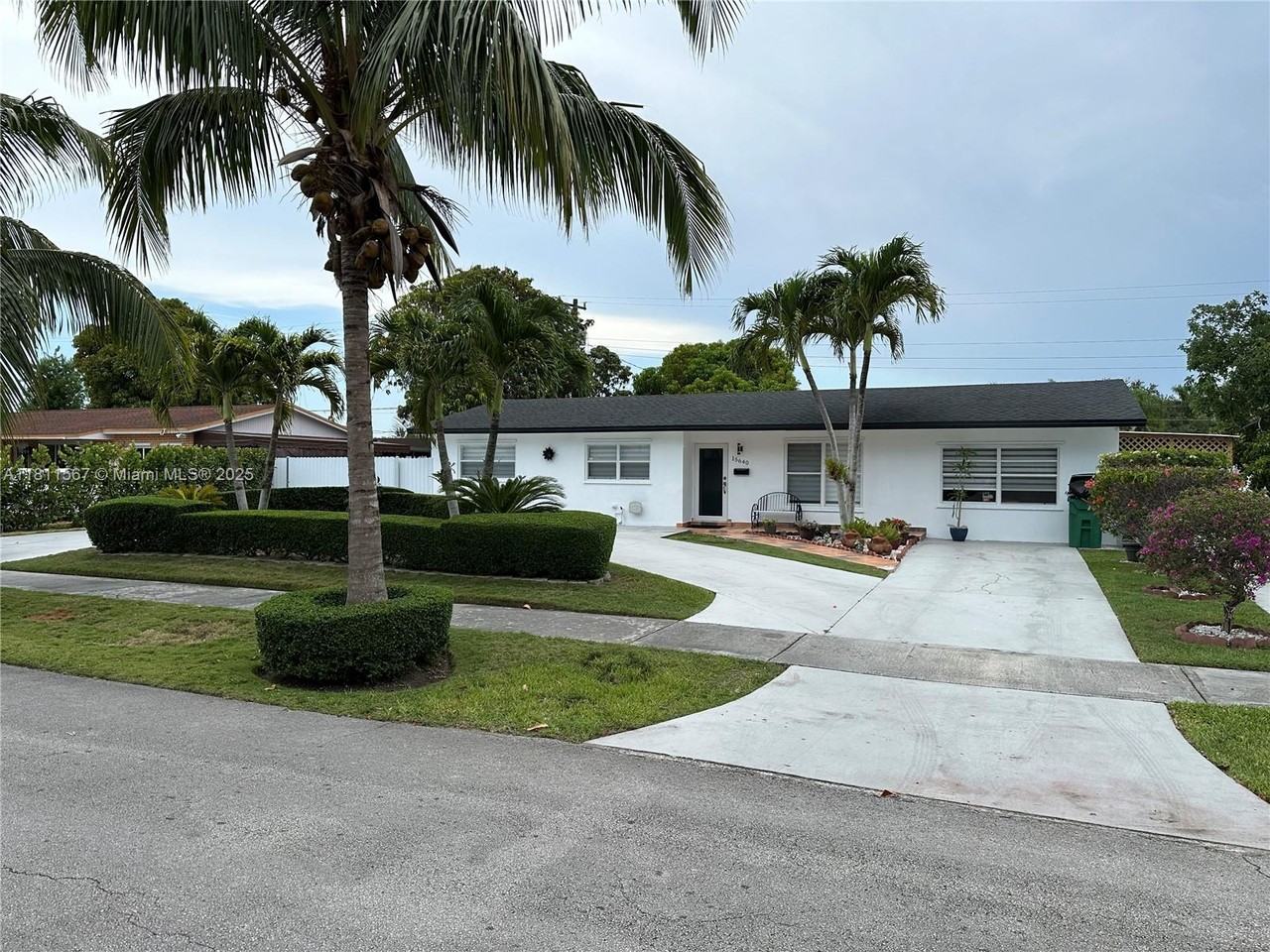 15640 Sw 102nd Pl #NA - Photo 2 of 16