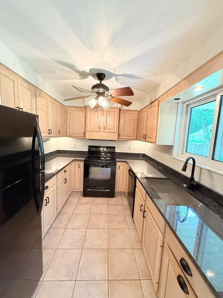 705 De Haviland Dr - Photo 3 of 13