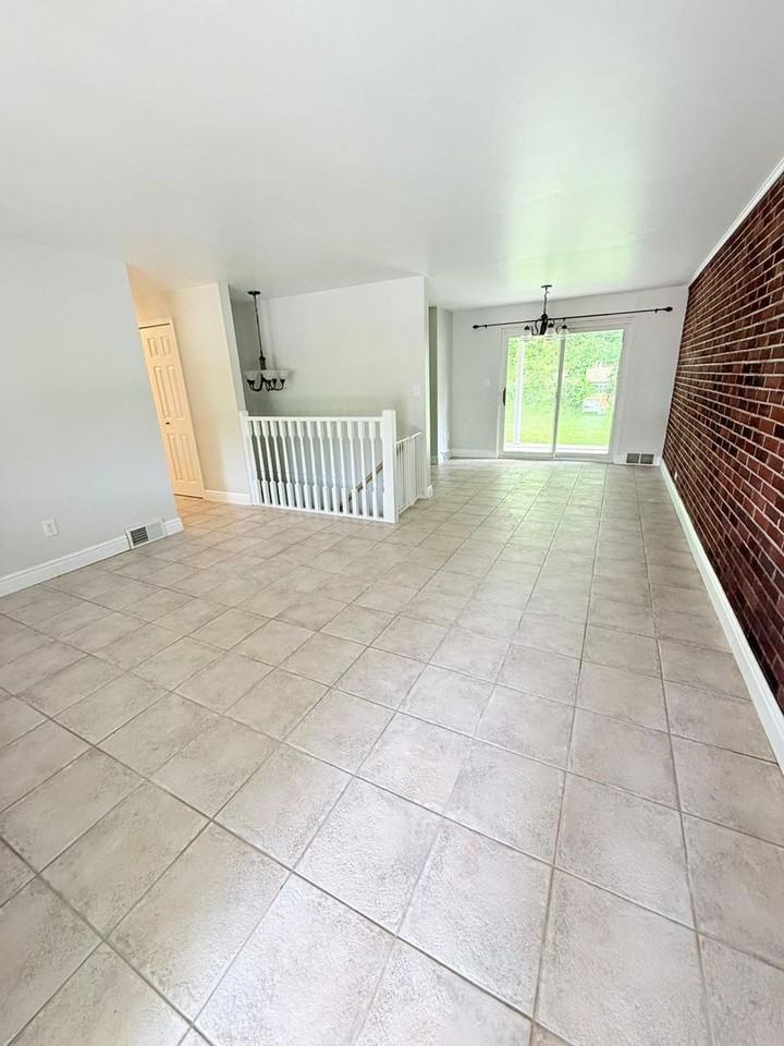 705 De Haviland Dr - Photo 5 of 13