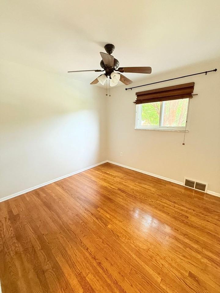 705 De Haviland Dr - Photo 6 of 13