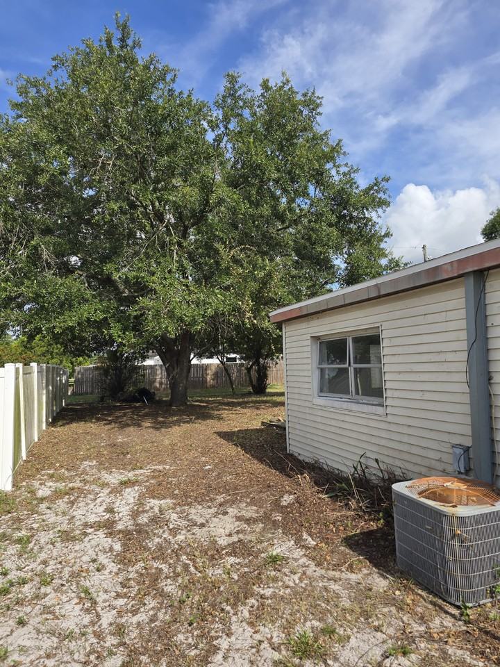 520 Thomas Ave #NA - Photo 6 of 10
