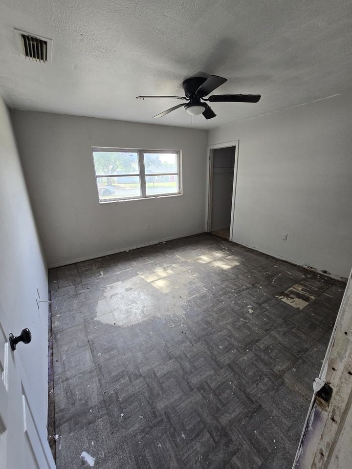 520 Thomas Ave #NA - Photo 7 of 10
