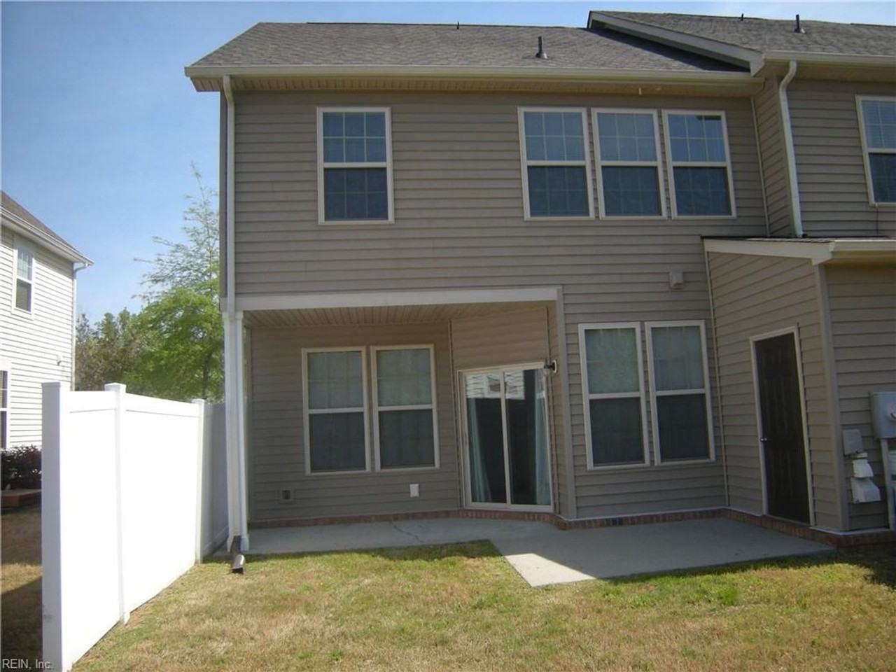 3210 Francis Ct - Photo 2 of 11