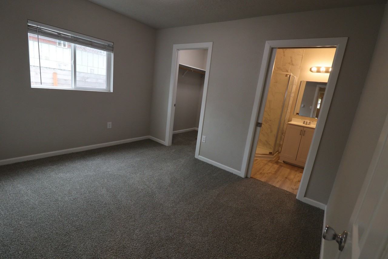 625 25th Street Southeast - Photo 3 of 13