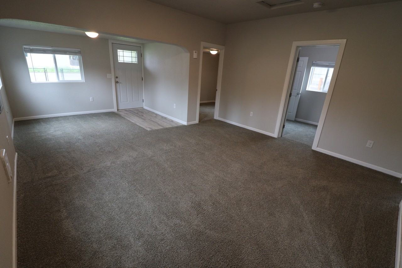 625 25th Street Southeast - Photo 5 of 13